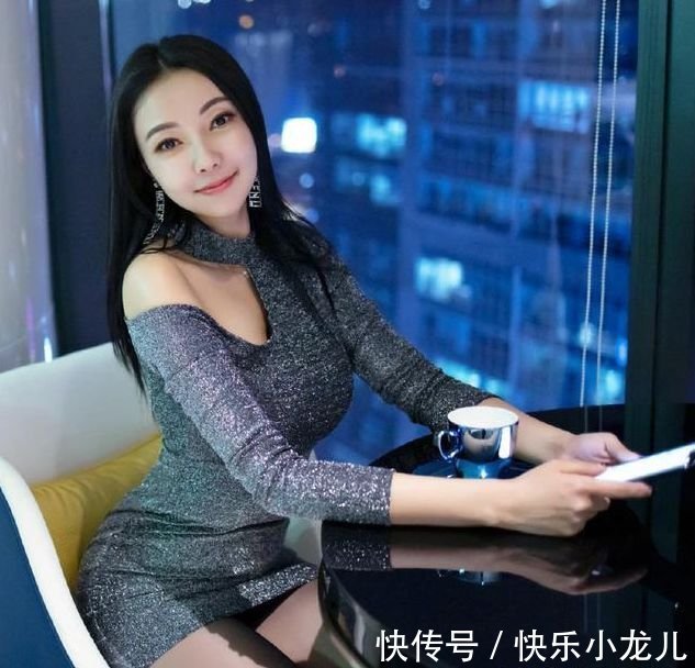 高跟鞋 美女穿上高跟鞋,搭配包臀裙高贵冷艳,看上去也很时尚可爱