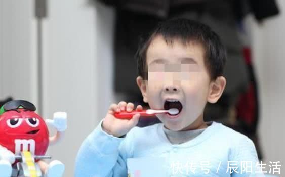 甜食|4岁宝宝坚持刷牙,半年后却满嘴“小黑牙”,父母无知多可怕