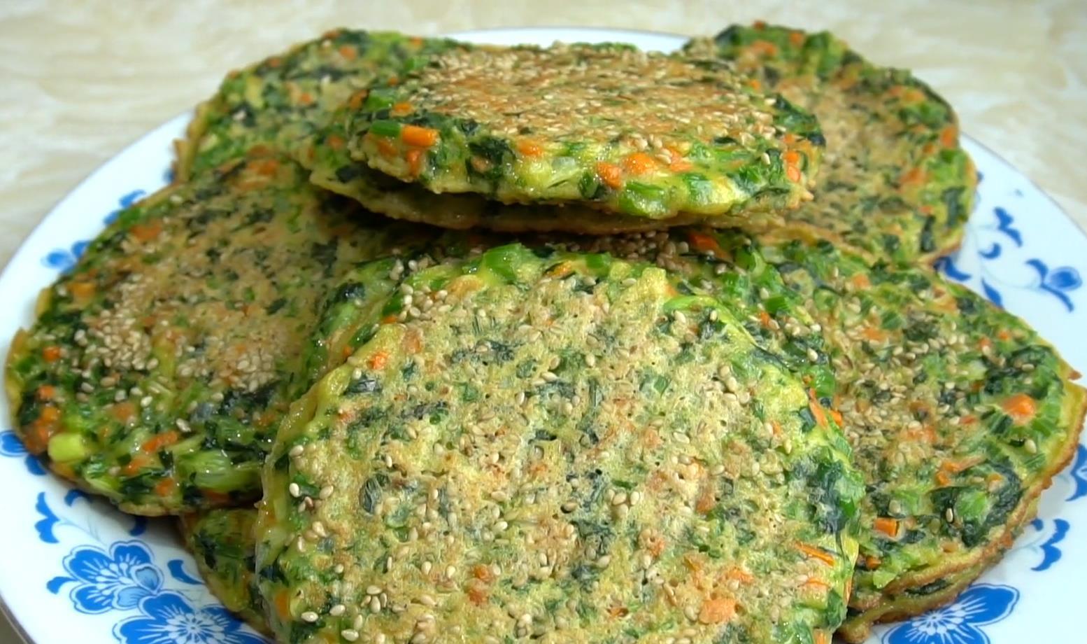 筷子|芹菜加3个鸡蛋,筷子一搅,手不用沾面,10分钟搞定全家人早餐