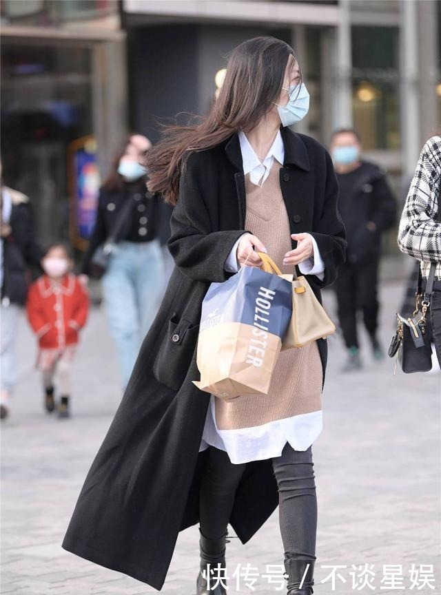  长款|初冬时节的一种保暖穿搭，厚实的长款大衣，简约保暖，还很美