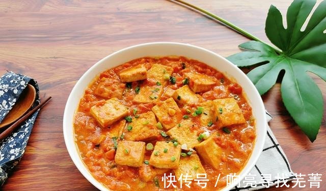 蛋黄泥|最近爱上豆腐这么吃,加2样食材,绵软酥沙还入味,一盘能下2碗饭!