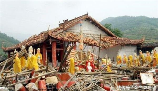 中年|为何汶川大地震后房屋一片废墟，寺庙佛像却毫发无损，依然屹立