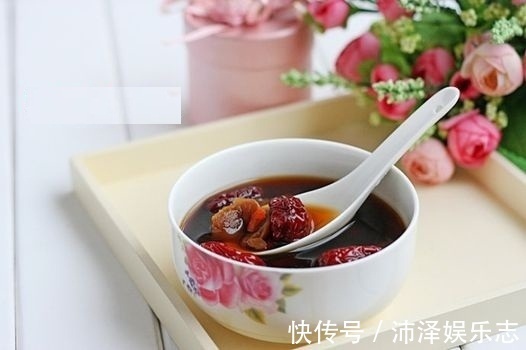 红枣干|红枣“干吃”和“泡水”，哪个更好营养师说出答案，你吃对了吗