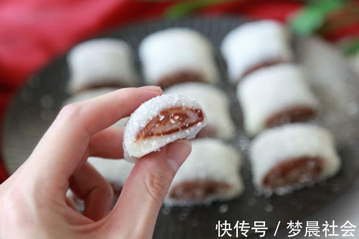 面糊|自制糯米豆沙卷,软糯的外皮,甜甜的馅料,真的是太好吃了
