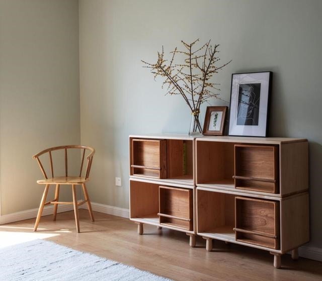 原木|客厅不要沙发,墙面不做造型,越简单的装修,反而越清爽实用