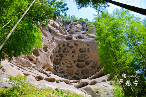 以丹霞景观出名的福建小城，多项世界之最藏在湖山之中，动车直达