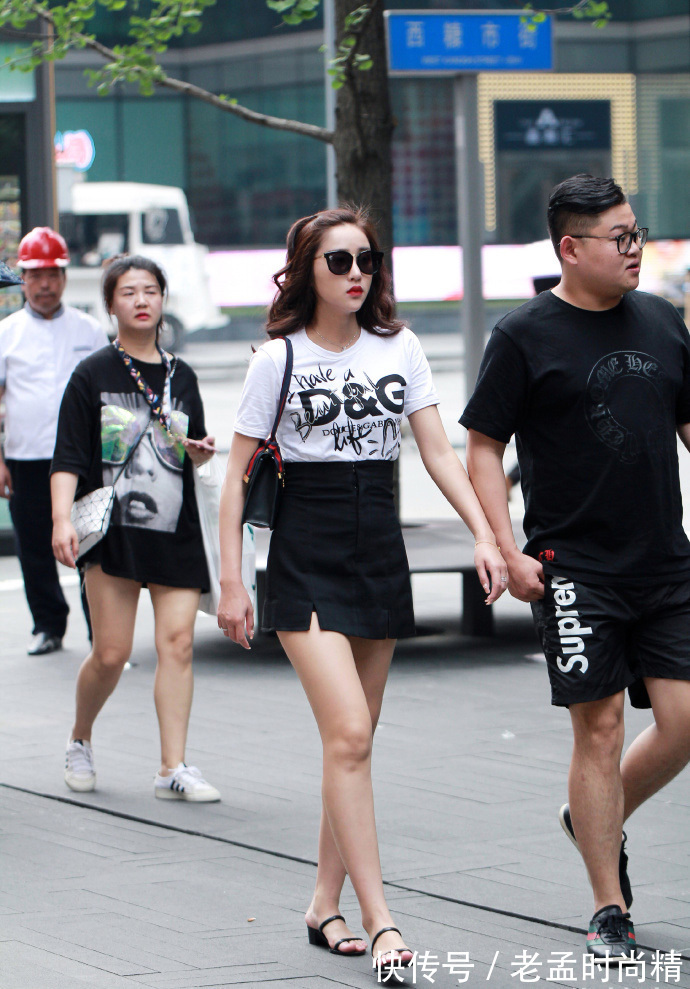 女神|成都街拍,靓丽半身裙,轻松打造女神范!