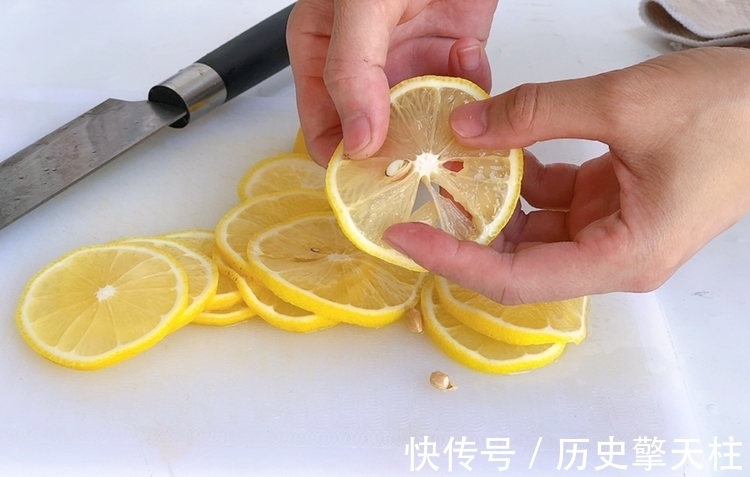 青柠檬|泡柠檬水，用开水还是冷水？都不对，教你正确做法，营养又好喝