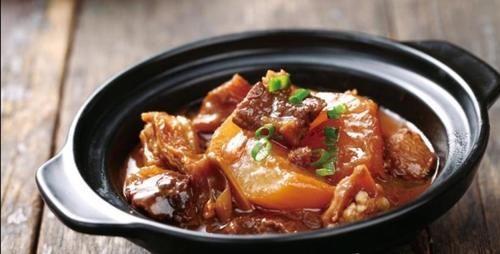 1月份，大厨推荐5道煲仔菜，做法一目了然，端上饭桌比火锅还香！