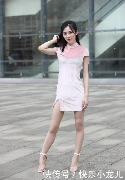 穿搭|跳来跳去的活泼美女！一位高调着装的女神，看起来比花还要新鲜！