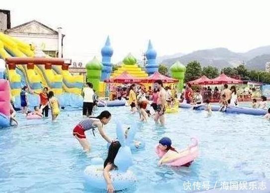 书包|爸爸为防止女儿走丢放出“大招”,专业坑娃,网友:你是魔鬼吗?