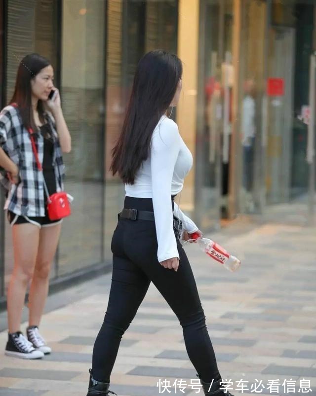 浅色 打底裤怎么穿都不会出错，突出青春气息，显瘦又高级！