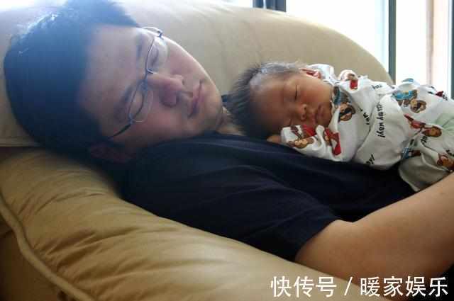 爸爸|千万别让宝宝单独和爸爸睡一起,最后几张真的太危险