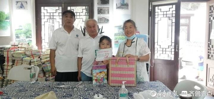 书屋|齐鲁志愿者丨受爷爷奶奶做志愿者影响，小志愿者捐出85本图书