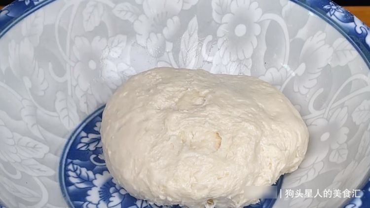 面包家常做法简单又好吃，不用揉出膜，蓬松柔软，想失败都难