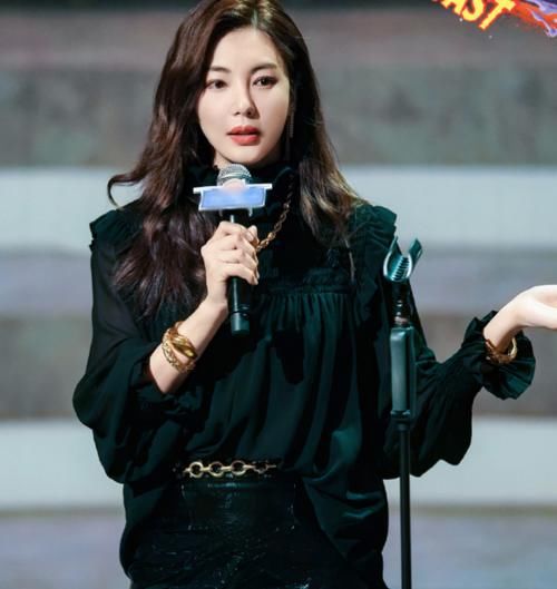 黄奕称和张雨绮撞剧本，吐槽大会上化身“段子手”，她实在是敢说