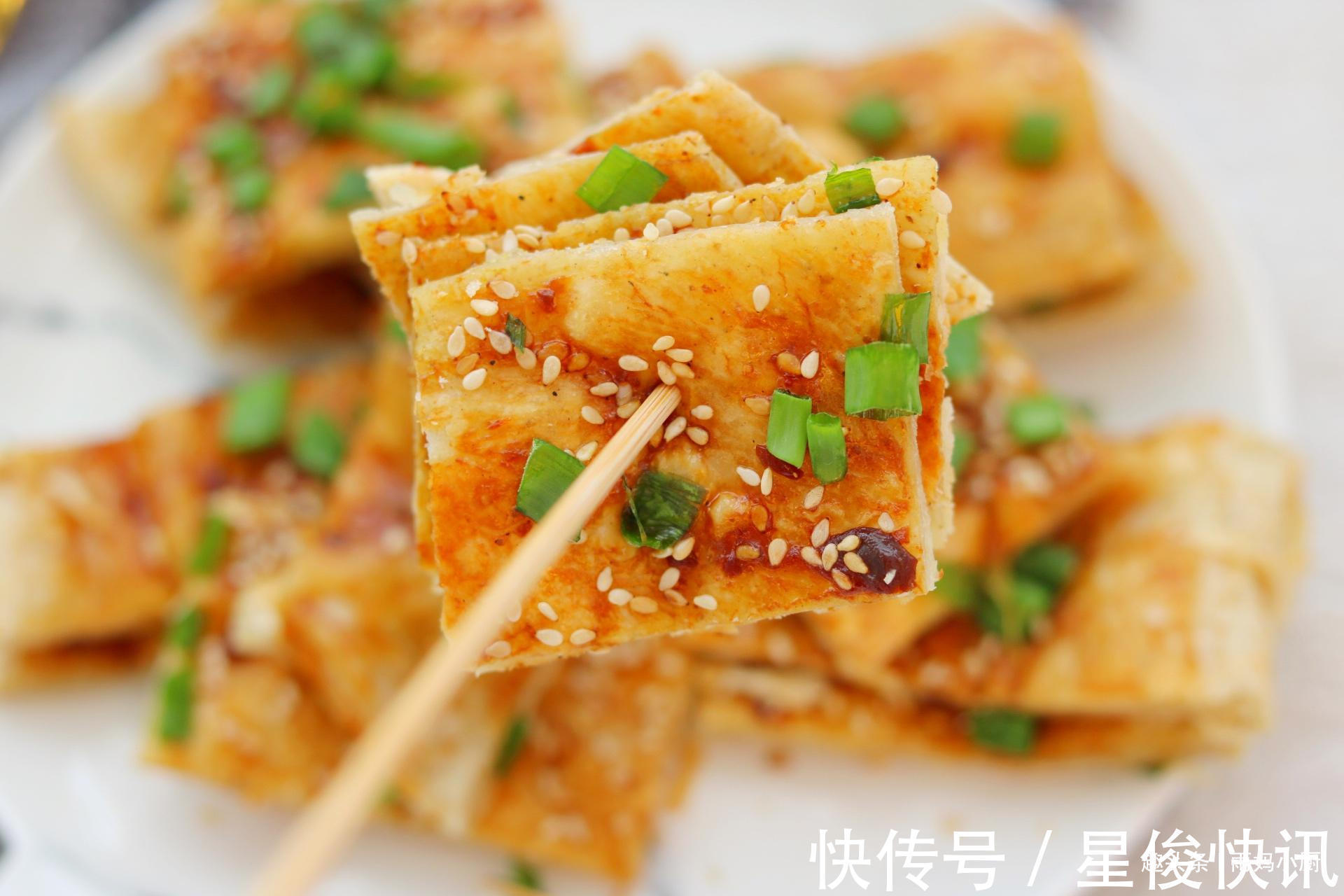 想吃酱香饼别再买了，一口锅在家自己做，外酥里嫩，酱香浓郁