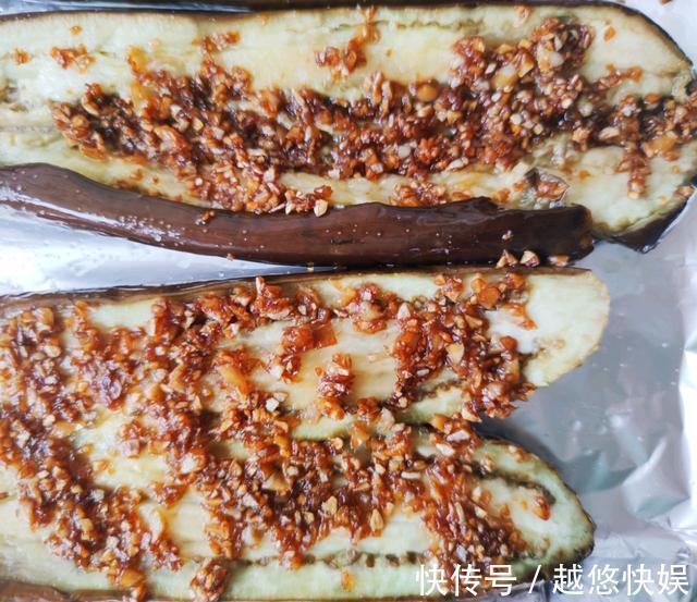 5分钟教会你蒜蓉烤茄子，再也不用吃路边摊了，在家就能轻松搞定