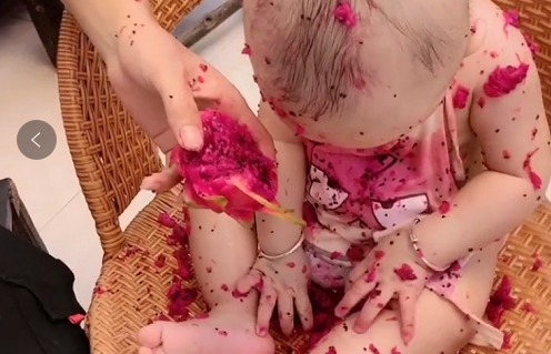 奶爸|“佛系奶爸”带娃吃火龙果走红,娃内心毫无波澜 是爸爸弄得!