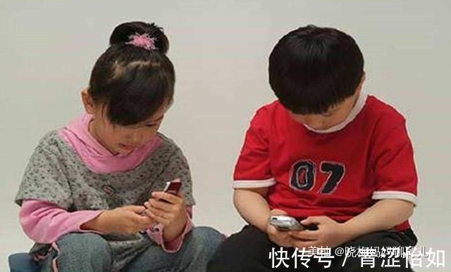 父母|孩子长期沉迷电子产品危害大，小小年纪就近视，父母应该如何引导