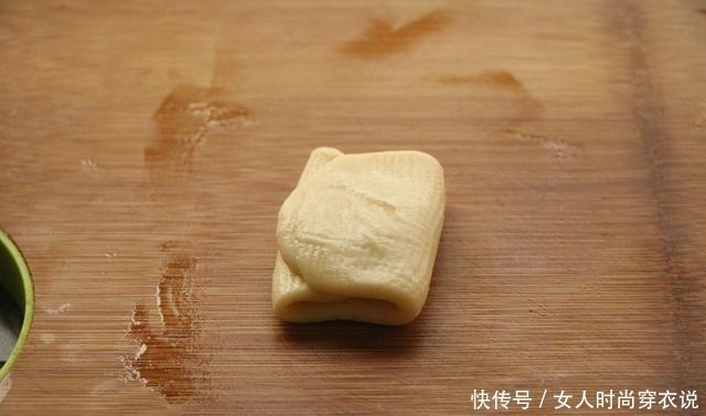 做法|家里有面粉试试这样吃，层次多又酥脆，食材简单，做法一看就会