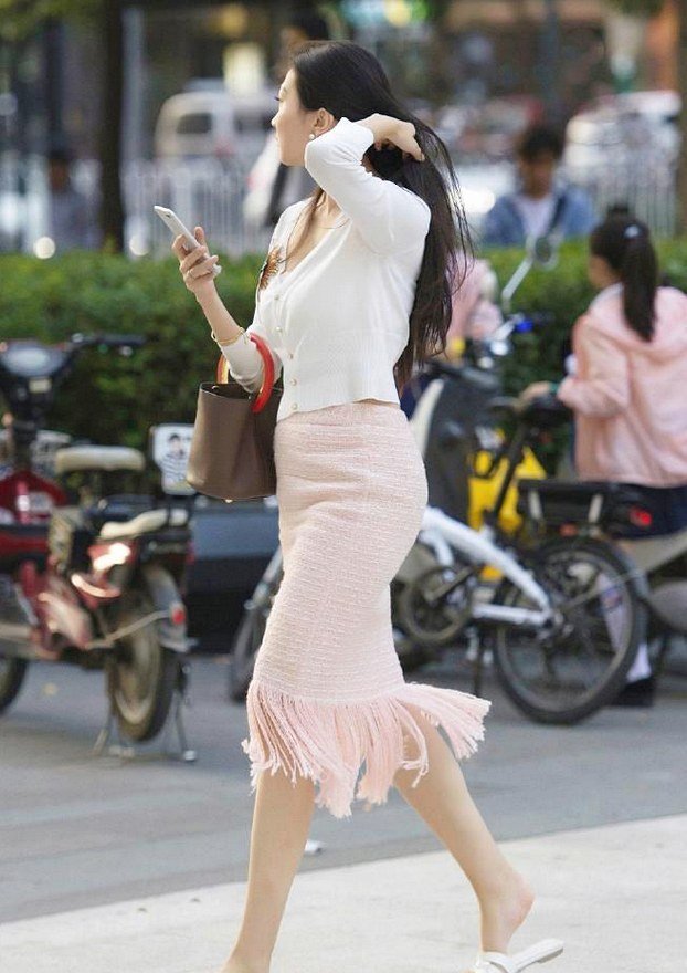 气质|穿流苏裙出行的女生,休闲好看又有气质