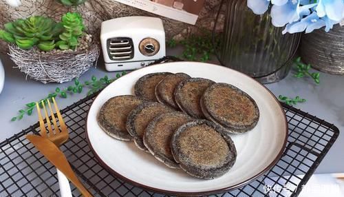 别看它小,“钙是牛奶的8倍”,做成营养早餐饼,全家都爱吃