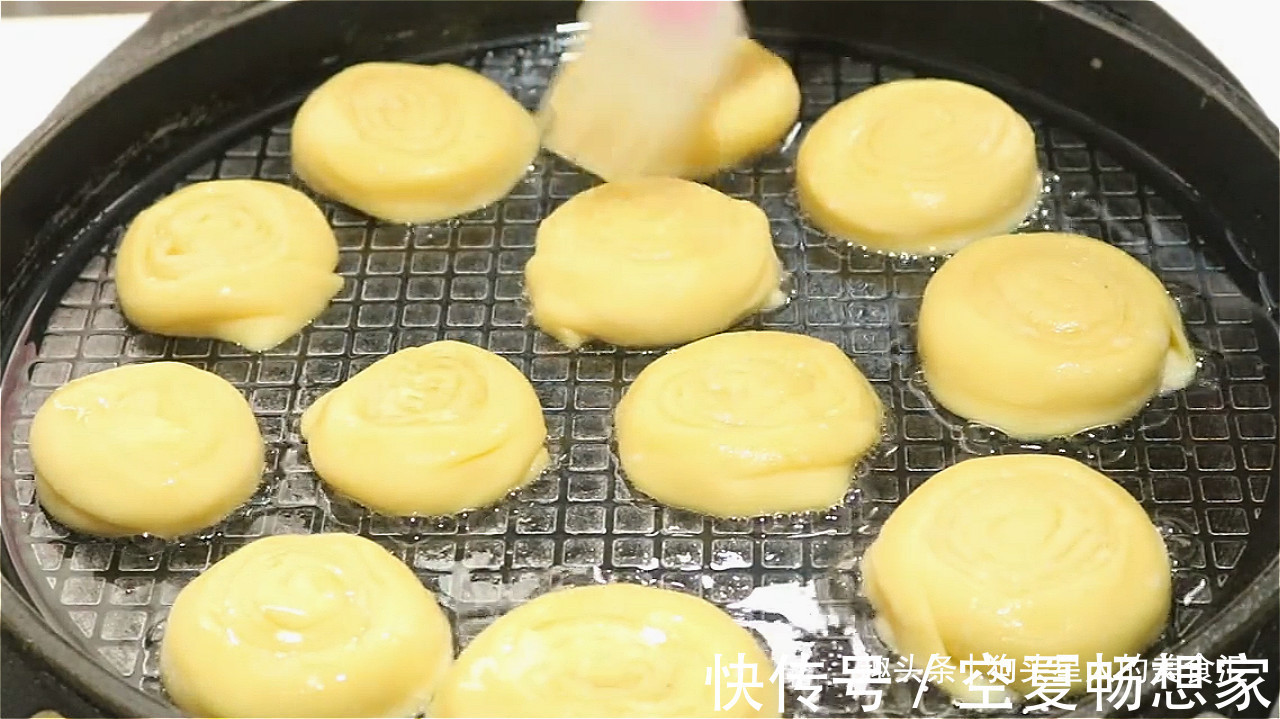鸡蛋|面粉加鸡蛋的美味做法，外皮酥脆，层次丰富，看着都流口水