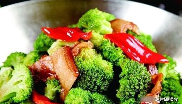 西兰花|炒西兰花直接焯水就错了,多加1步很关键,西兰花翠绿又香脆!