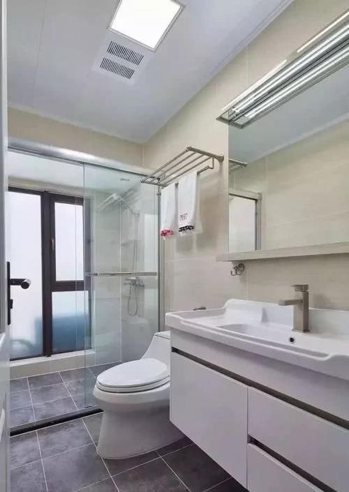 白色谷仓门|88㎡小蜗居!装出三室两厅的效果,衣帽间阳台真棒