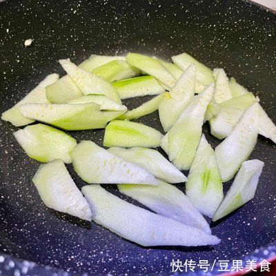 丝瓜炒蛋|#巨下饭的家常菜#丝瓜炒蛋