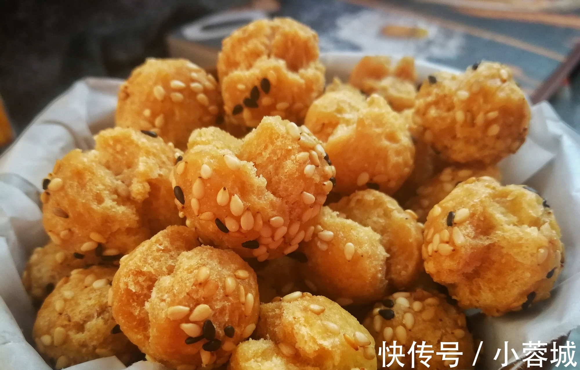 小苏打|一个鸡蛋一碗面粉,不发面不醒面,2分钟教你做开口笑,香甜酥脆