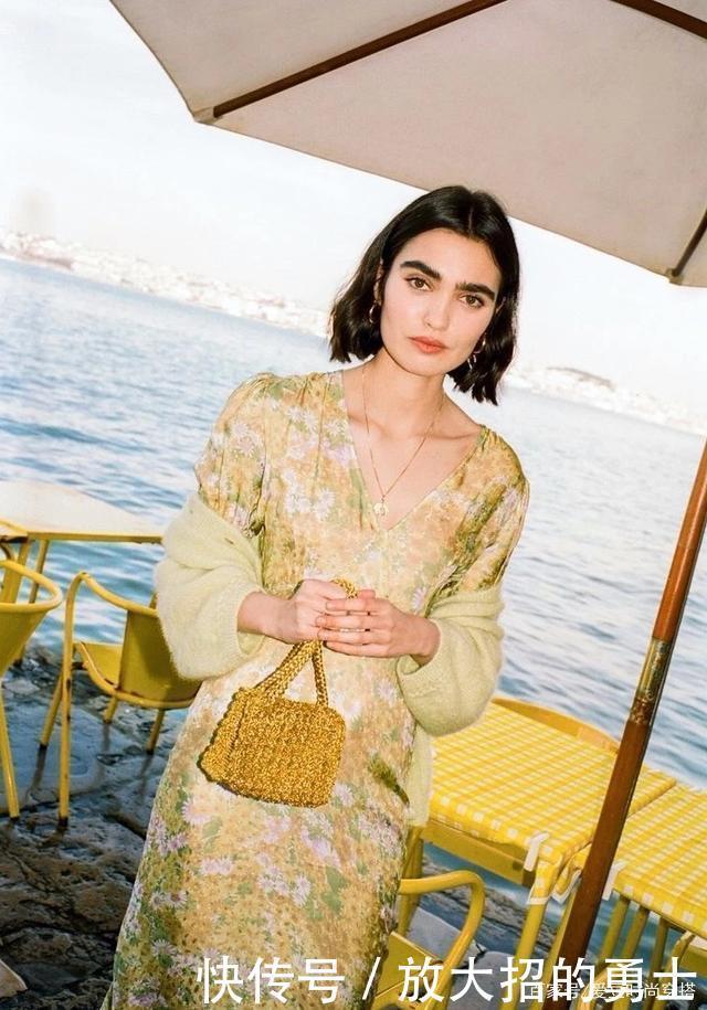 除了淡黄色,今年更流行“奶油黄”穿搭,气质又显白