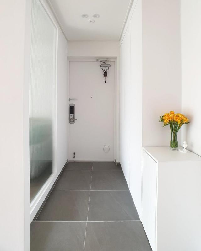 玻璃柜|一到月初就扔家具，85㎡干净得太赏心悦目了，再住10年也不会乱