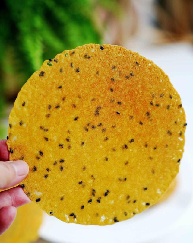 霍霍光|家里有玉米面的赶紧翻出来,跟我一起做这个嘎巴脆的小薄饼吃