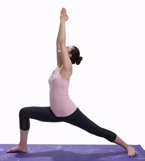 颈部|瑜伽基础体式详解：战士1练习技巧及调整方法