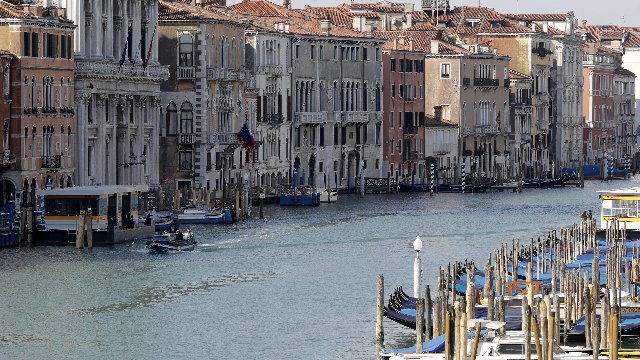 威尼斯|时隔一年多，邮轮首次从意大利威尼斯启程，抗议重现