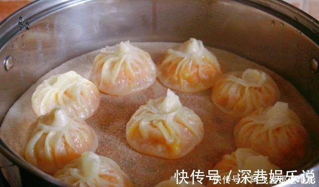 南瓜丝|懒人小笼包,比蟹黄包还好吃,鲜香多汁,不发面不揉面,出锅必光