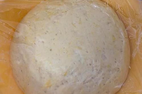 家常版炸油条的做法，掌握小技巧，个个蓬松酥脆，放凉了也不会硬