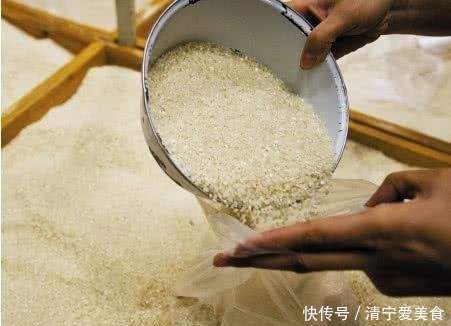  买大米时，该买圆粒米还是长粒米许多人不明白，原来差别这么大