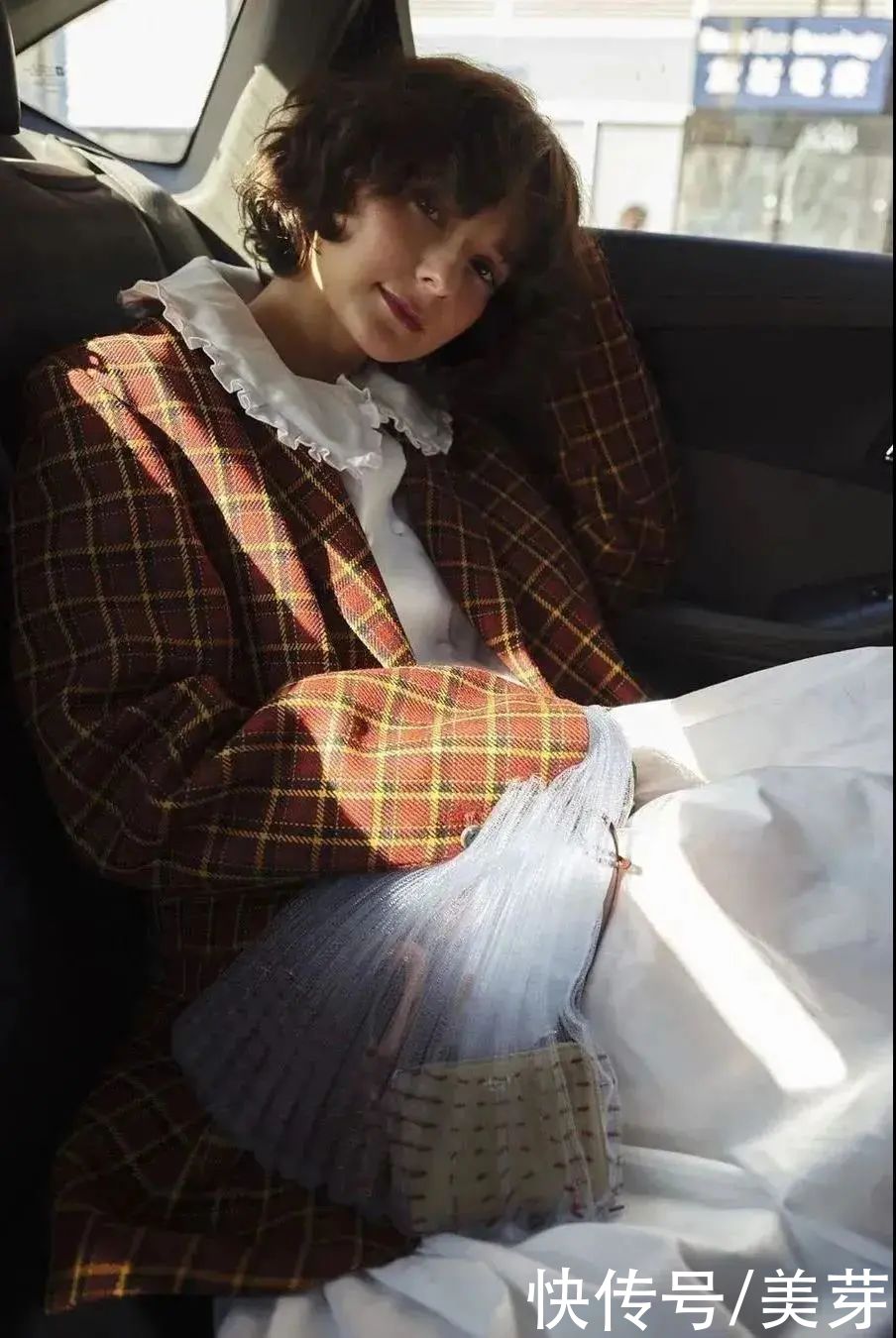 大衣里面穿什么？这4款绝美内搭，让你时髦一整个冬天