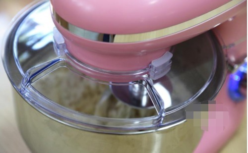 别买了，在家做出又香又软的面包，其实很简单，成本只要几块钱