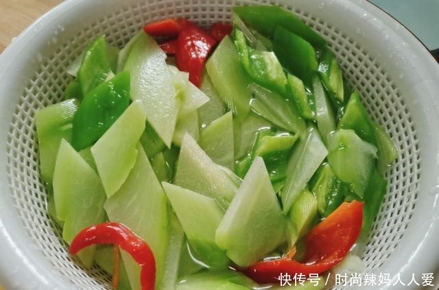 冬天|冬天吃黄瓜不如吃它,钙含量是黄瓜的3倍,价格却比黄瓜便宜