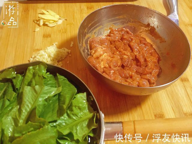 水煮肉片的正确做法肉片要大,辣椒要自己做,最好把豆芽换掉