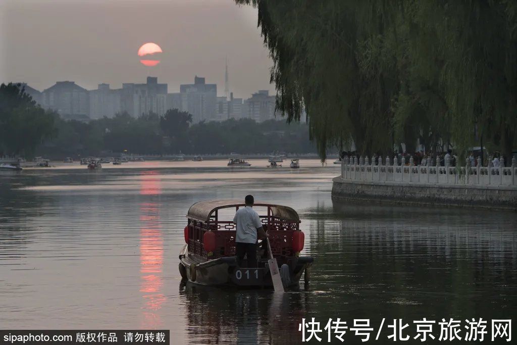 新首钢|绝美！站在桥上看风景，北京的秋天美得似油画~