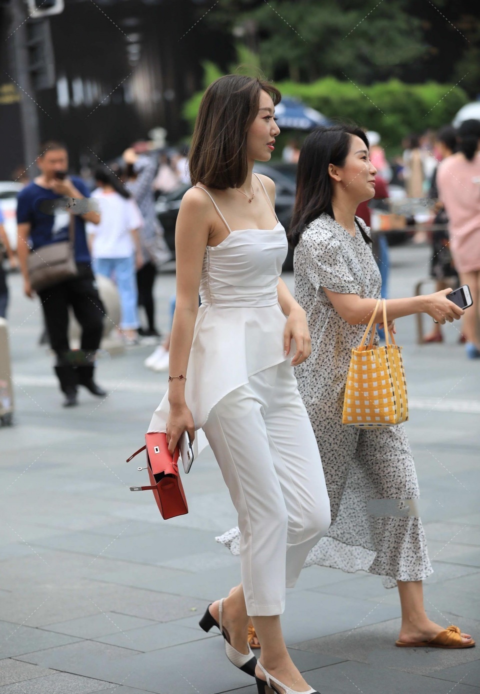 精悍|微胖的女孩子该怎么穿搭？看看这位小姐姐的个性穿搭吧