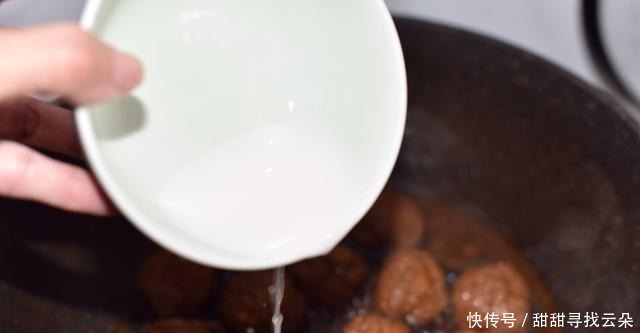 家庭团圆必吃它,红烧做法味道浓,能一下连吃三碗饭,全家都喜爱