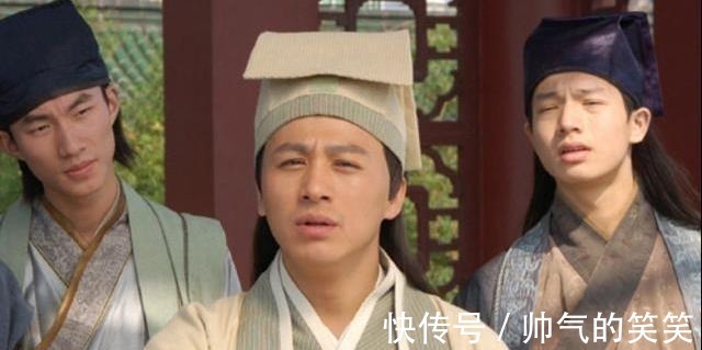 中国文化#知府:墙内桃花,露出一枝难入手,才子对下联,知府一脸绿