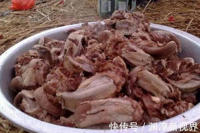 农村90后小伙结婚，婚宴上大鱼大肉分量足却没人吃，