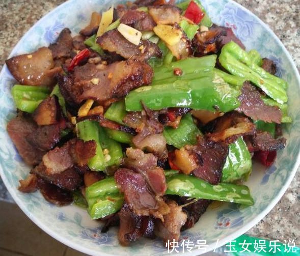 干辣椒|30年厨师长：炒腊肉时，多加一步，不然又硬又柴很难吃